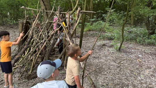 Lekker buitenspelen met de kleuters! π³