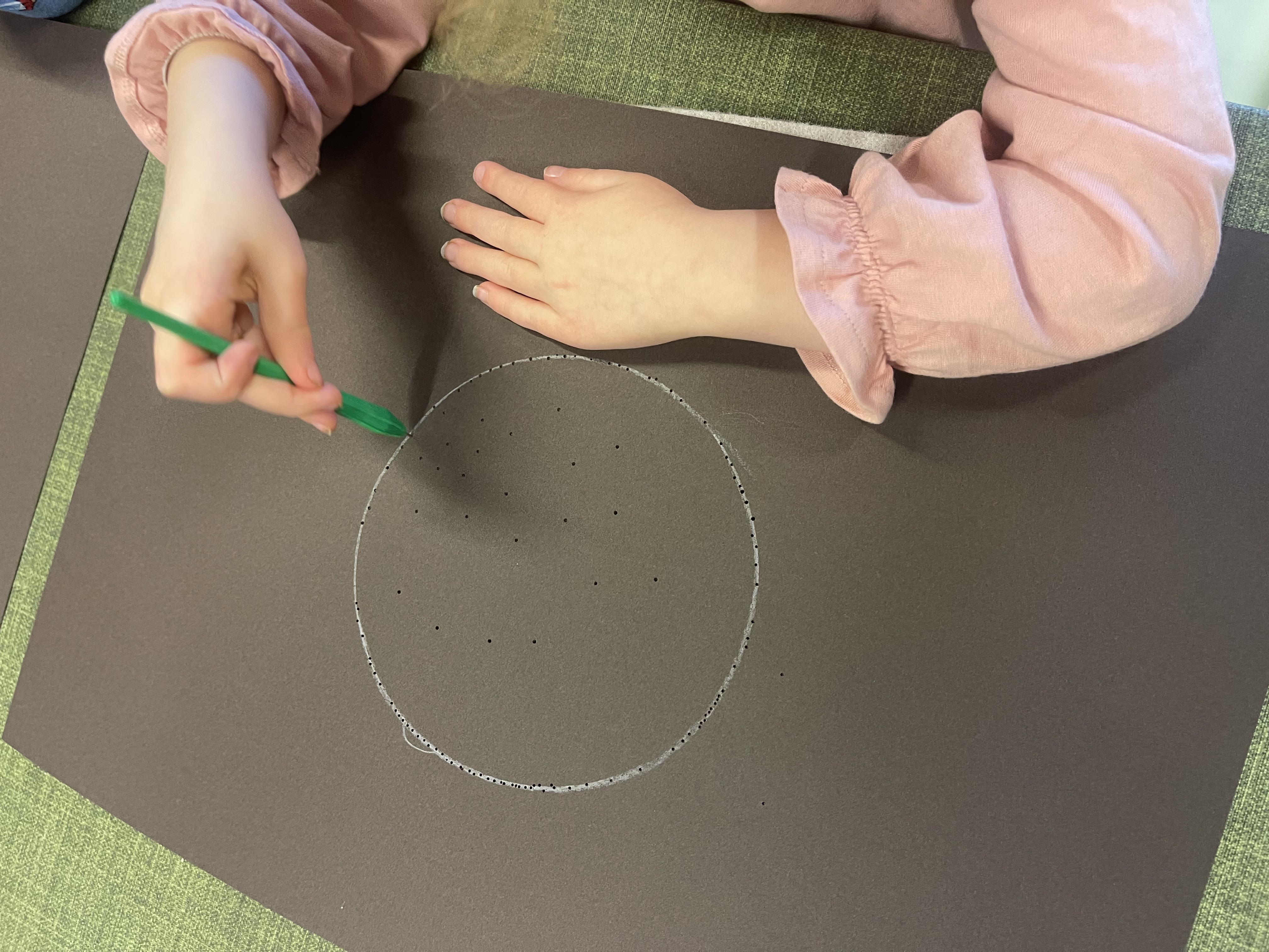 De peuters zijn begonnen met hun lampionnen! 🏮🦉✨