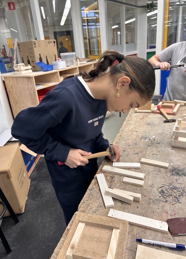 De groepen 8 maken kennis met de techniek opleidingen. 🔨🧱🏠