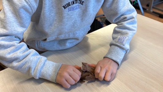 In de groepen 5 hebben wij het thema ‘Aardse extremen’ de kinderen leren alles over o.a. wolken, vulkanen, aardbevingen, tsunami’s en orkanen. 🌋🌎