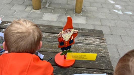 De kleuterklassen hebben een gezellige lentewandeling gemaakt in de vorm van een kabouterpad. πΈπΌπΊ