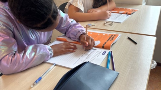 In de groepen 5 zijn de kinderen bezig met het schrijven van een spannend verhaal.📝