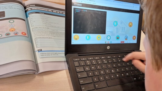 In de groepen 5 leren we programmeren! π»π§πΌβπ»